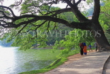 SRI LANKA, Kandy, Kandy Lake, lakeside walkway, SLK3618JPL