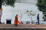 SRI LANKA, Kandy, Kandy Lakeside, Buddhist monk walking by, SLK3668JPL