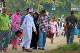 SRI LANKA, Kandy, Kandy lakeside, people walking along promenade, SLK3936JPL