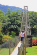 SRI LANKA, Kandy, Peradeniya Botanical Gardens, Suspension Bridge, SLK4904JPL