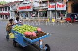 SRI LANKA, Kandy, town centre, vendors pushing fruit barrow, SLK3908JPL