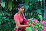SRI LANKA, Kandy, woman in traditional Kandyan dress, SLK3000JPL