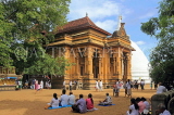SRI LANKA, Kelaniya Temple (near Colombo), main temple, and worshippers, SLK5180JPL