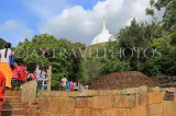 SRI LANKA, Mihintale temple site, pilgrims, and the Maha Stupa, SLK5441JPL