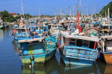 SRI LANKA, Negombo, fishing boats in Negombo Lagoon, SLK2439JPL