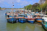 SRI LANKA, Negombo, fishing boats in Negombo Lagoon, SLK6092JPL