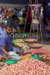 SRI LANKA, Negombo, market, fruit and vegetable market, vendor with scales, SLK6178JPL
