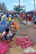 SRI LANKA, Negombo, market, fruit and vegetable market, vendor with scales, SLK6199JPL