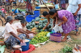 SRI LANKA, Negombo, market, fruit and vegetable market, vendors and shoppers, SLK2660JPL