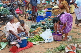 SRI LANKA, Negombo, market, fruit and vegetable market, vendors and shoppers, SLK2661JPL