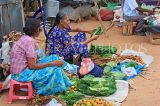 SRI LANKA, Negombo, market, vendors selling Betel leaves and tobacco, SLK2665JPL