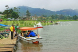 SRI LANKA, Nuwara Eliya, Gregory Lake, Lake Park and pleasure boats for hire, SLK4414JPL