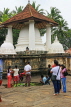 SRI LANKA, Pilimathalawa (nr Kandy), Gadaladeniya Temple, Stupa, SLK4094JPL