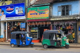 SRI LANKA, Pussellawa, town centre, small shops and taxis, SLK4223JPL
