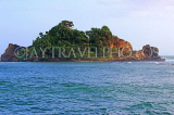 SRI LANKA, south coast, Weligama area, coastal view and and small island, SLK4808JPL