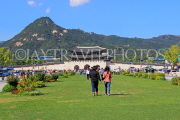 South Korea, SEOUL, Gwanghwamun Square, Gyeongbokgung Palace in background, SK560JPL