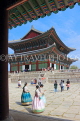 South Korea, SEOUL, Gyeongbokgung Palace, Geunjeongjeon Hall, visitors in Hanbok attire, SK344JPL