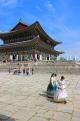 South Korea, SEOUL, Gyeongbokgung Palace, Geunjeongjeon Hall, visitors in Hanbok attire, SK345JPL