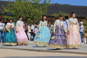 South Korea, SEOUL, Gyeongbokgung Palace, visitors in traditional Hanbok attire, SK461JPL