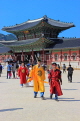 South Korea, SEOUL, Gyeongbokgung Palace, visitors in traditional Hanbok attire, SK465JPL