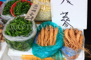 South Korea, SEOUL, Namdaemun Market, vegetable stall, chillies and ginseng, SK1167JPL
