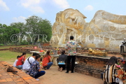 THAILAND, Ayutthaya, Wat Lokaya Sutha, reclining Buddha, and worshippers), THA2711JPL
