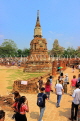 THAILAND, Ayutthaya, Wat Phra Mahathat complex ruine, chedi, tourists, THA2682JPL