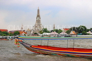 THAILAND, Bangkok, Chao Phraya River, Longtail Boat and Wat Arun temple, THA3172JPL