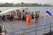 THAILAND, Bangkok, Chao Phraya River, Phra Arthit Pier, people boarding boat, THA3472JPL