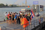 THAILAND, Bangkok, Chao Phraya River, Phra Arthit Pier, people waiting for boat, THA3471JPL