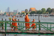 THAILAND, Bangkok, Chao Phraya River, Tha Tien Pier, and monks, THA3396JPL