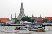 THAILAND, Bangkok, Chao Phraya River, Wat Arun and boats, THA3528JPL