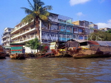 THAILAND, Bangkok, Chao Phraya River, riverside houseboats and apartments, THA643JPL