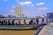 THAILAND, Bangkok, Chao Phraya River, tourists disembarking from tour boat, THA640JPL