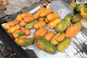 THAILAND, Bangkok, Maeklong Railway Market, Papaya fruit, THA2933JPL