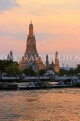 THAILAND, Bangkok, WAT ARUN (Temple of Dawn) at dusk & Chao Phraya River, THA3145JPL