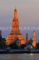 THAILAND, Bangkok, WAT ARUN (Temple of Dawn) at night & Chao Phraya River, THA3139JPL