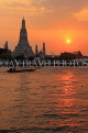 THAILAND, Bangkok, WAT ARUN (Temple of Dawn) at sunset & Chao Phraya River, THA3149JPL