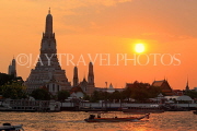 THAILAND, Bangkok, WAT ARUN (Temple of Dawn) at sunset & Chao Phraya River, THA3153JPL