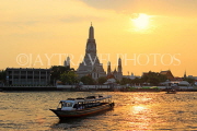 THAILAND, Bangkok, WAT ARUN (Temple of Dawn) at sunset & Chao Phraya River, THA3159JPL