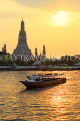 THAILAND, Bangkok, WAT ARUN (Temple of Dawn) at sunset & Chao Phraya River, THA3160JPL