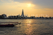 THAILAND, Bangkok, WAT ARUN (Temple of Dawn) at sunset & Chao Phraya River, THA3162JPL