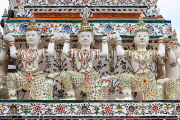 THAILAND, Bangkok, WAT ARUN, encrusted porcelain work and statues on prangs, THA3114JPL