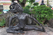 THAILAND, Bangkok, WAT PHO, statues spread throughout temple site, THA2889JPL