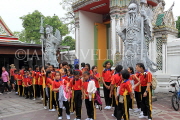 THAILAND, Bangkok, WAT PHO, temple site, school children on a visit, THA2830JPL