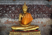 THAILAND, Bangkok, WAT SUTHAT, the cloisters, Buddha statue, THA3207JPL