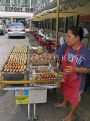 THAILAND, Bangkok, food stall, vendor selling grilled bannas, THA2054JPL