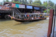 THAILAND, Damnoen Saduak (Floating Market), tourists on longlail boat ride, THA2976JPL