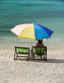 THAILAND, Koh Tao Island, Koh Nang Yuan island, beach, tourist on deckchair and parasol, THA2035JPL