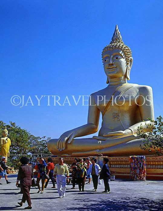 THAILAND, Pattaya, Big Buddah statue and visitors, THA1515JPL